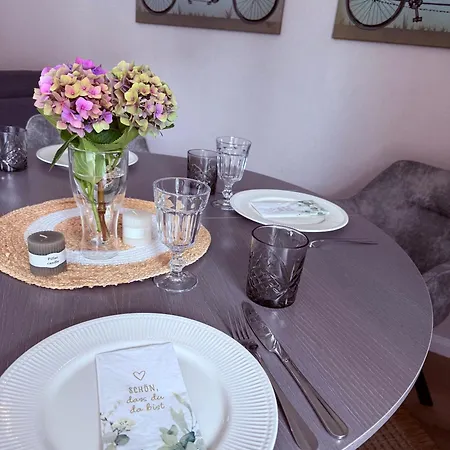 Wilhelmines Hafenliebe Am Park Mit Balkon, Netflix, & Privatparkplatz Appartamento